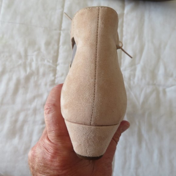 NWOT Women's Clarks Artsian Nude Suede Gladiator Lace Up Sandals - Picture 3 of 8